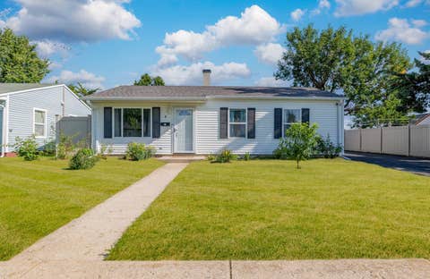 Photo of 4 Arlington Drive, Romeoville, IL 60446 (MLS # 12740090)