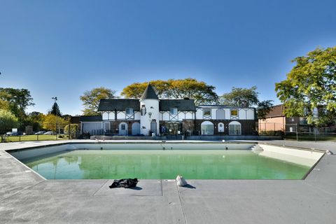 A home in Des Plaines