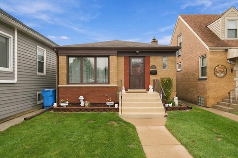 Photo of 3242 N Oleander Avenue, Chicago, IL 60634 (MLS # 12770925)
