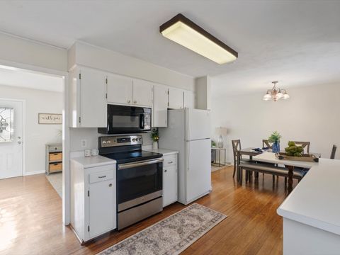 Tiny photo for 2624 E George Washington Boulevard, Davenport, IA 52803 (MLS # 12555503)