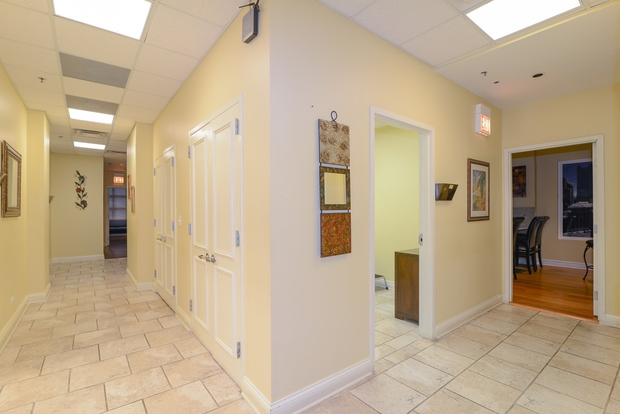33 W Delaware Place 1E