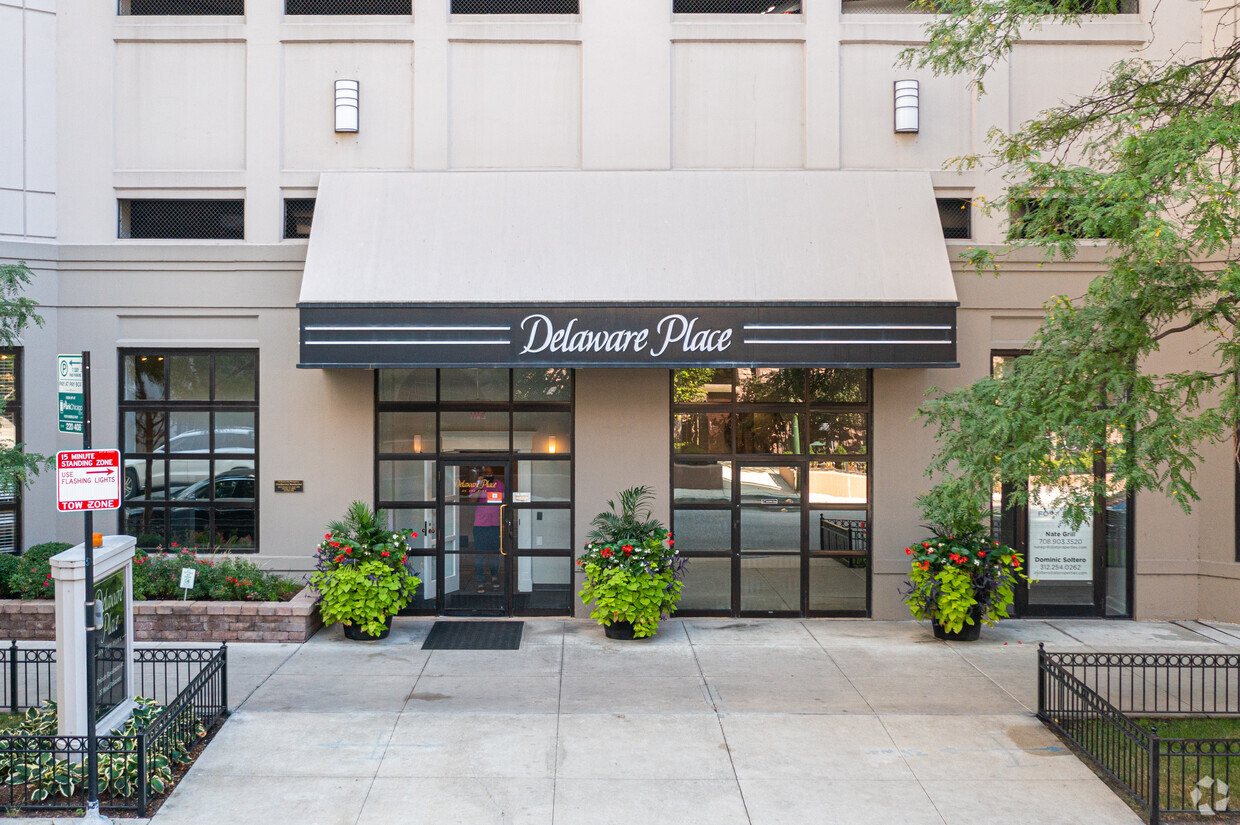 33 W Delaware Place 1E