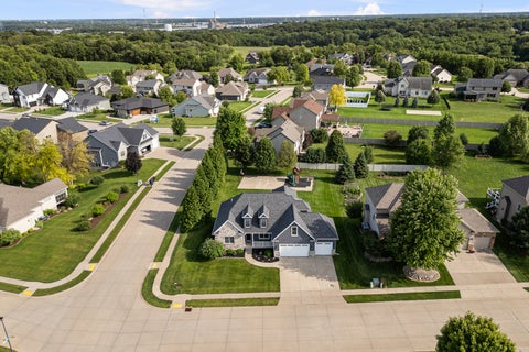 Tiny photo for 5089 Wyndham Court, Bettendorf, IA 52722 (MLS # 12681384)