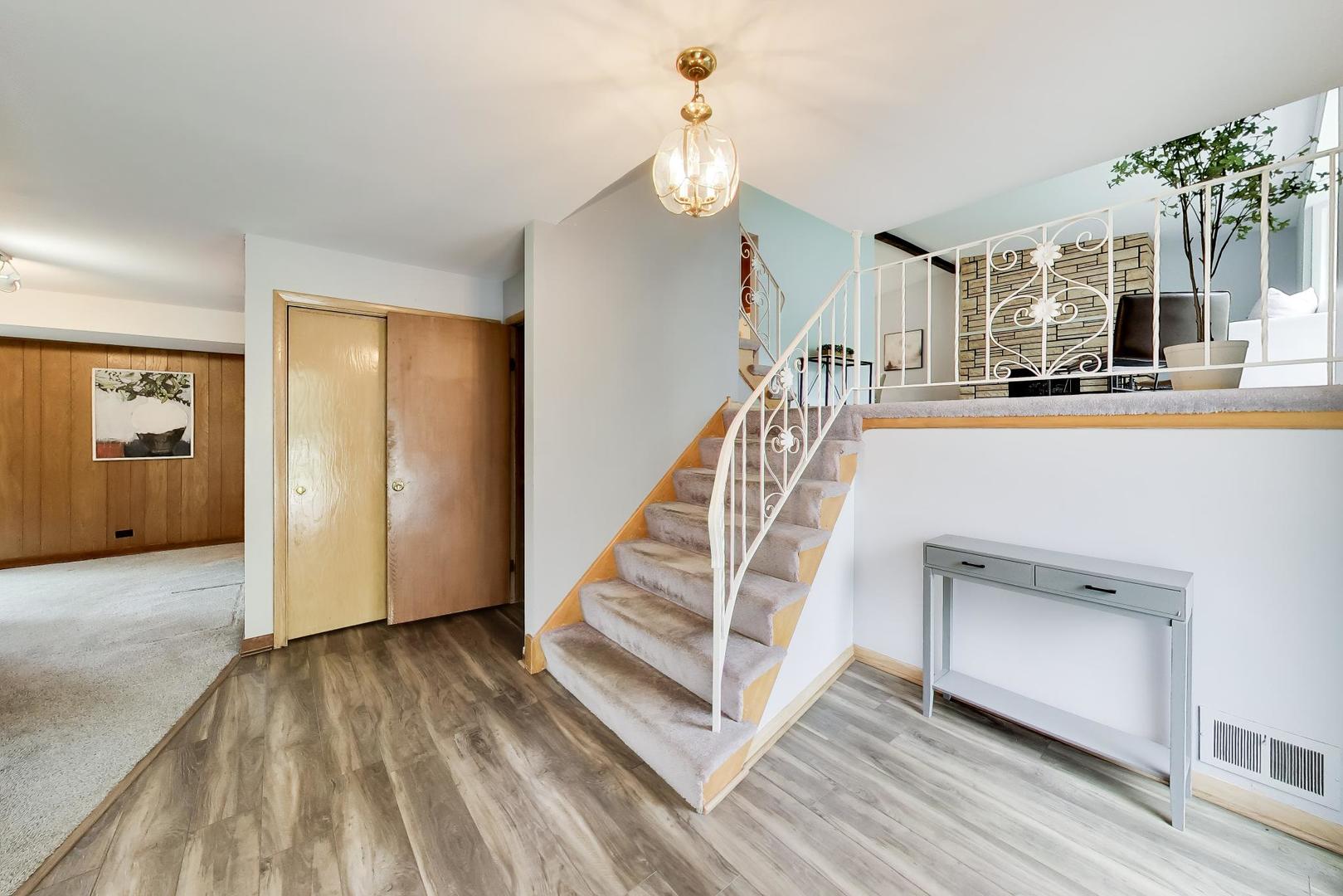 803 E Valley Lane