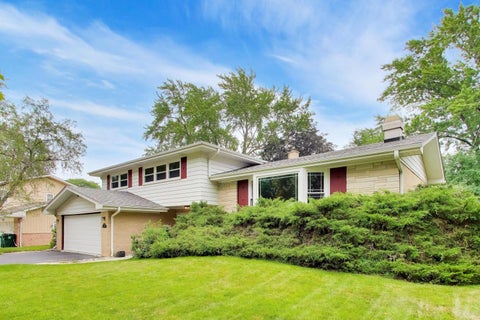 Photo of 803 E Valley Lane, Arlington Heights, IL 60004 (MLS # 12712844)