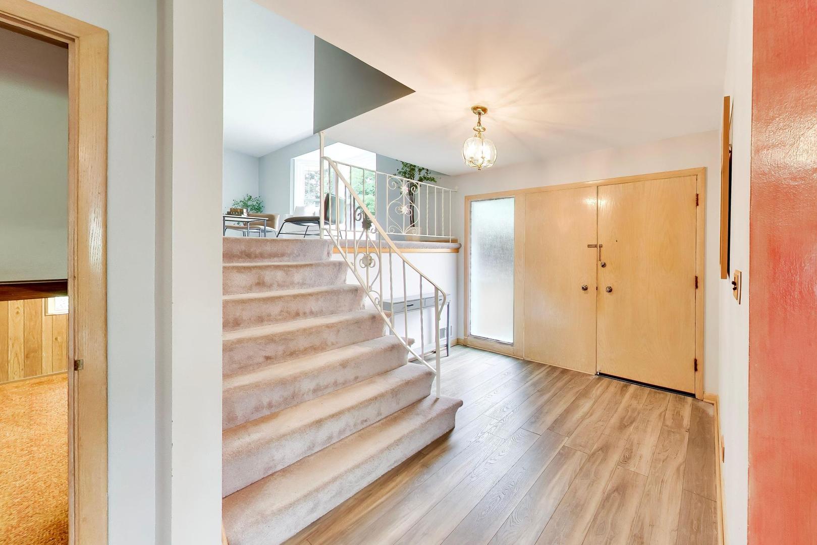 803 E Valley Lane