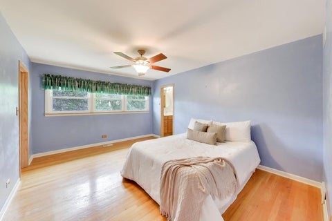 Tiny photo for 803 E Valley Lane, Arlington Heights, IL 60004 (MLS # 12712844)