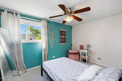 Tiny photo for 1797 Queensbury Circle, Hoffman Estates, IL 60169 (MLS # 12637955)