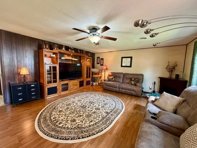 1404 Rolling Green Drive