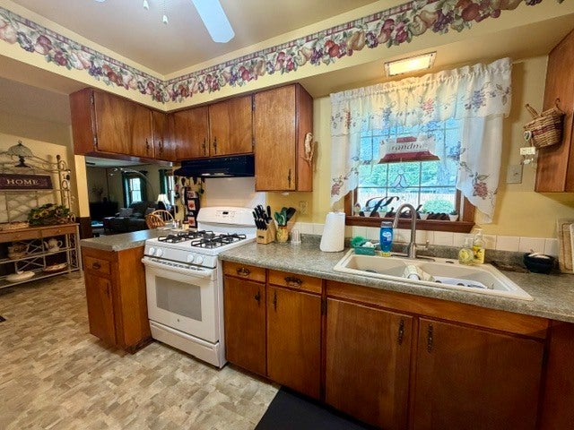 1404 Rolling Green Drive