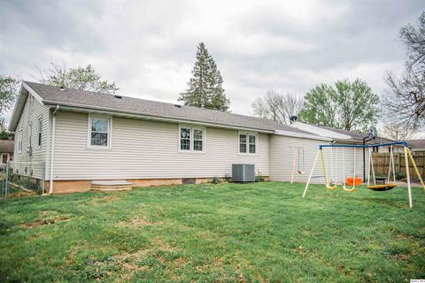 Tiny photo for 709 Hamilton Ave, Quincy, IL 62305 (MLS # 12621255)
