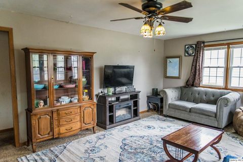 Tiny photo for 709 Hamilton Ave, Quincy, IL 62305 (MLS # 12621255)