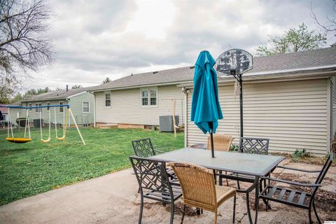 Tiny photo for 709 Hamilton Ave, Quincy, IL 62305 (MLS # 12621255)