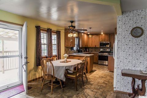 Tiny photo for 709 Hamilton Ave, Quincy, IL 62305 (MLS # 12621255)