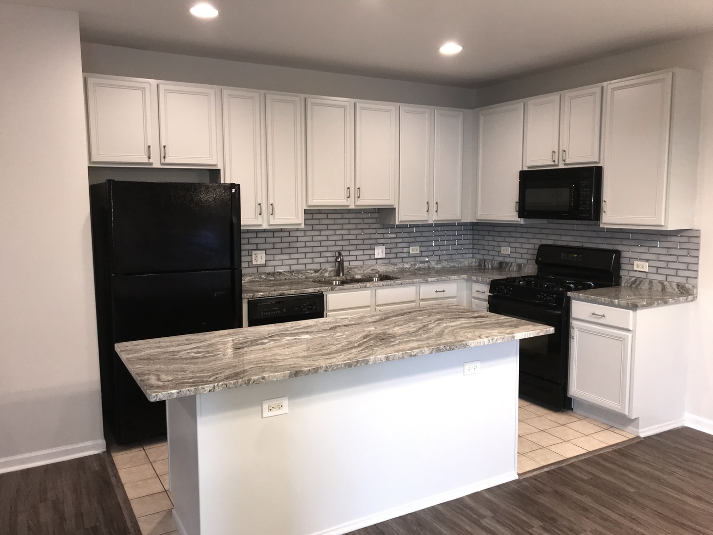 948 W 15TH Place 1B