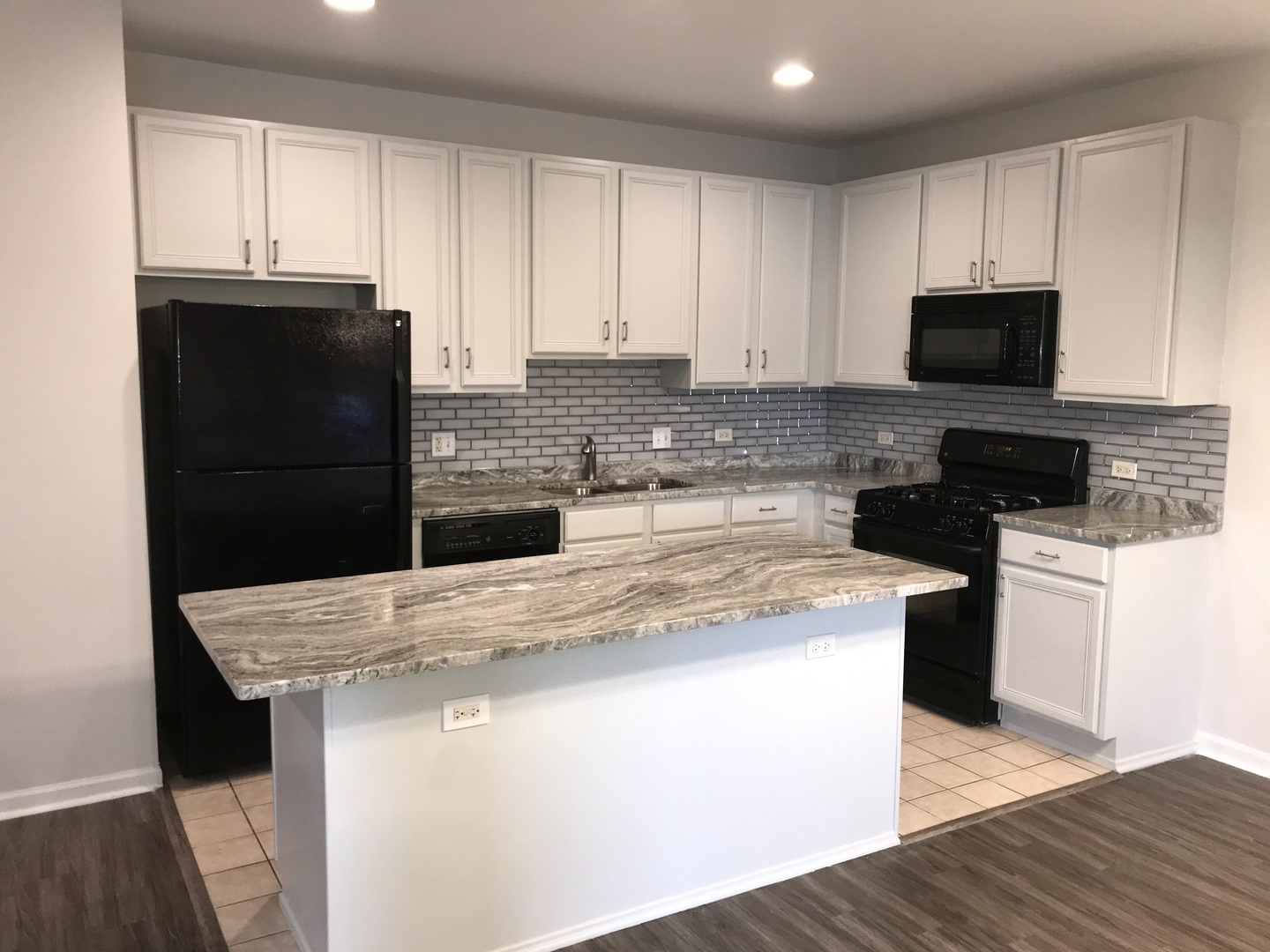 948 W 15TH Place 1B