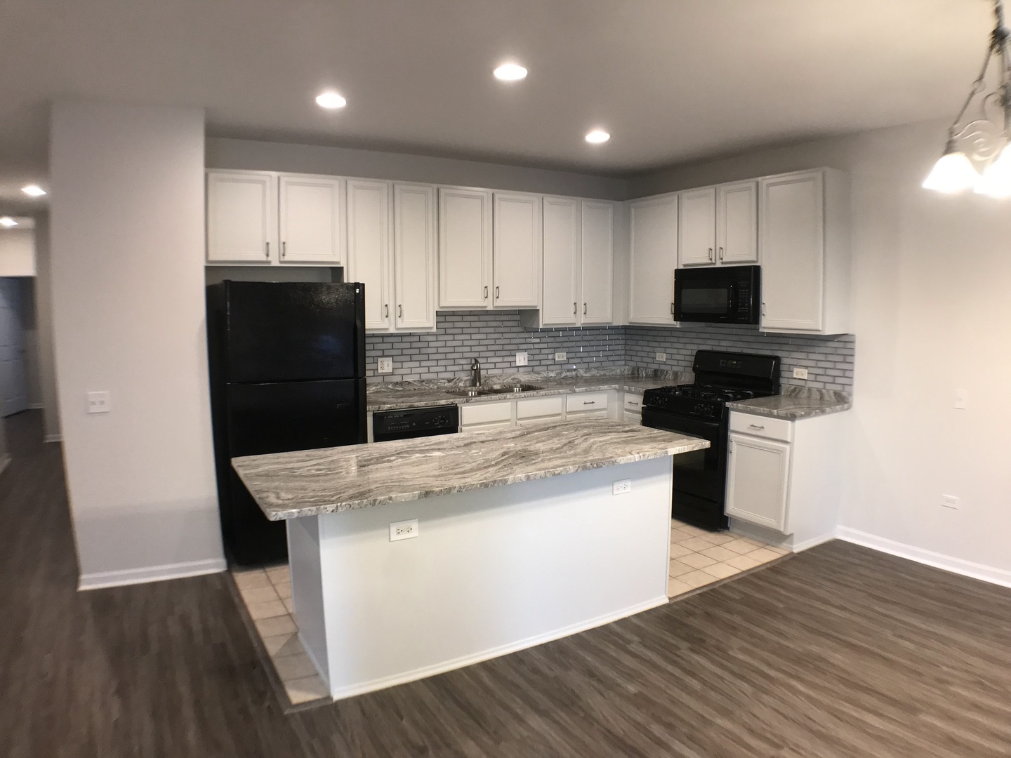 948 W 15TH Place 1B