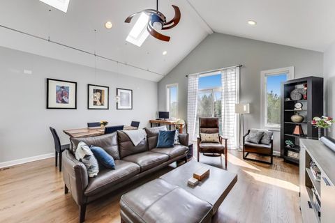 Tiny photo for 1142 W Cornelia Avenue #3, Chicago, IL 60657 (MLS # 12470731)