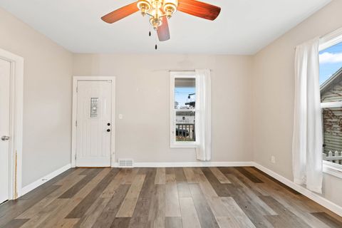 Tiny photo for 809 poplar Street, Ottawa, IL 61350 (MLS # 12523637)