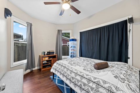 Tiny photo for 809 poplar Street, Ottawa, IL 61350 (MLS # 12523637)