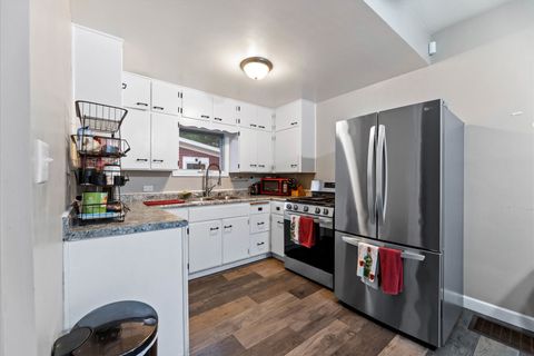 Tiny photo for 809 poplar Street, Ottawa, IL 61350 (MLS # 12523637)