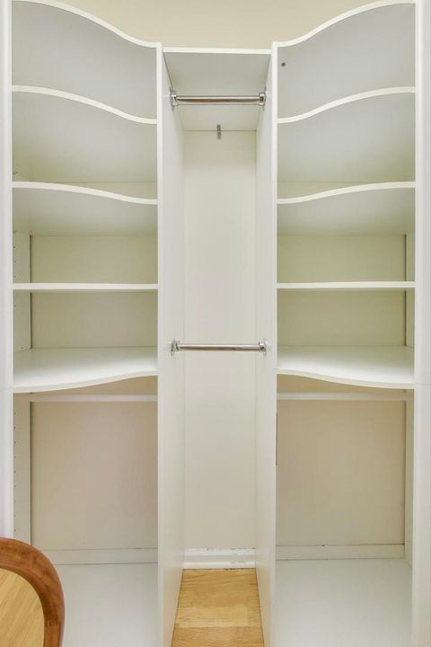 Tiny photo for 300 Boardwalk Place, Park Ridge, IL 60068 (MLS # 12493289)