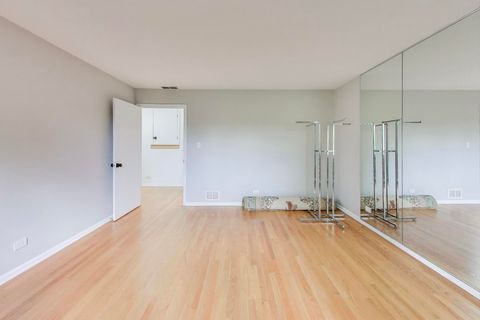 Tiny photo for 300 Boardwalk Place, Park Ridge, IL 60068 (MLS # 12493289)