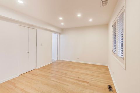 Tiny photo for 300 Boardwalk Place, Park Ridge, IL 60068 (MLS # 12493289)