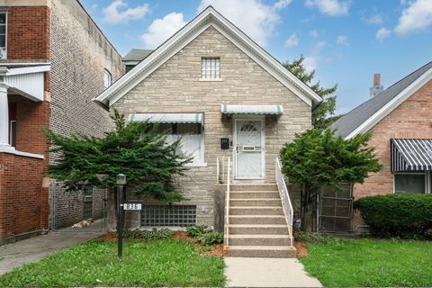 Photo of 836 N Harding Avenue, Chicago, IL 60651 (MLS # 12416267)