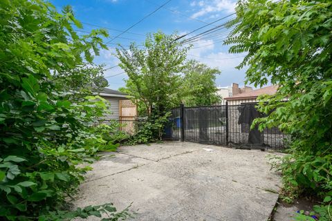 Tiny photo for 836 N Harding Avenue, Chicago, IL 60651 (MLS # 12416267)