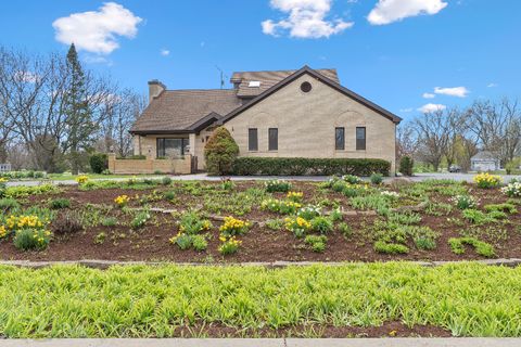 6 Fox Hunt Trail Hawthorn Woods IL 60047