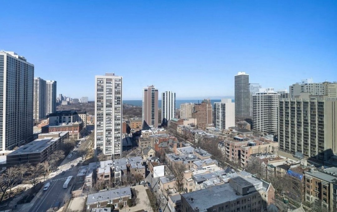 88 W SCHILLER Street 2305L