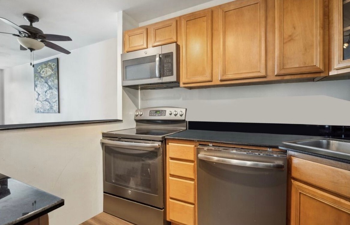 88 W SCHILLER Street 2305L