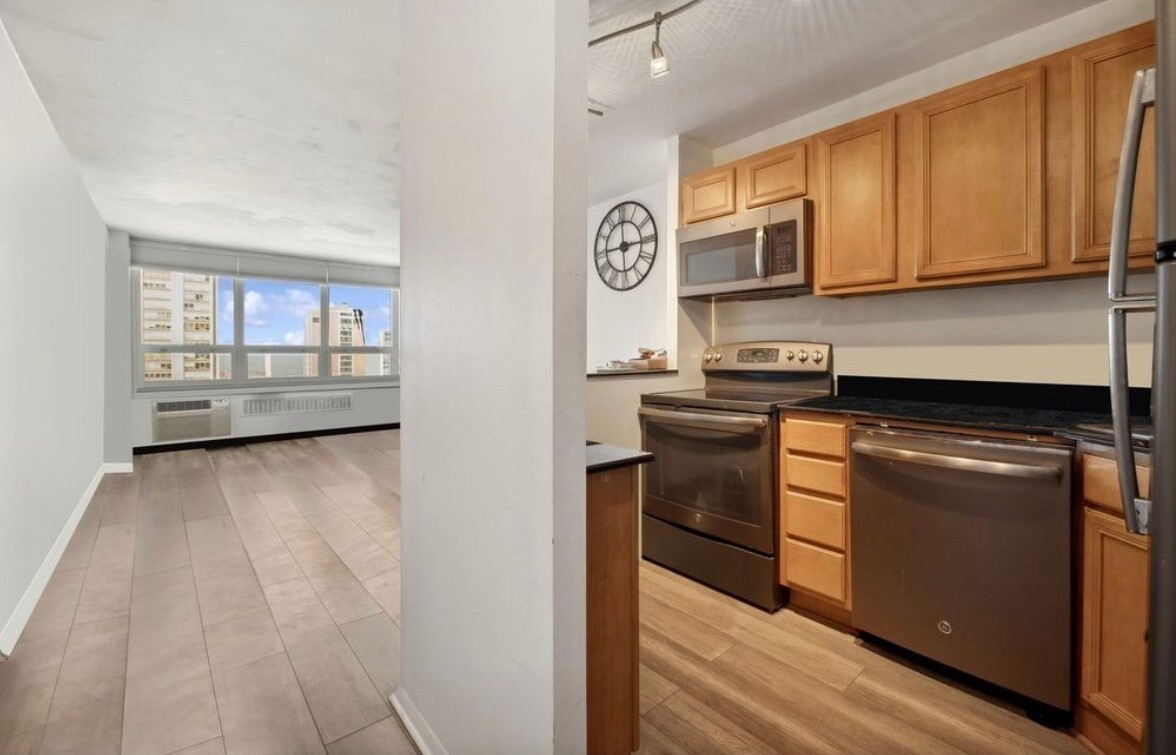 88 W SCHILLER Street 2305L