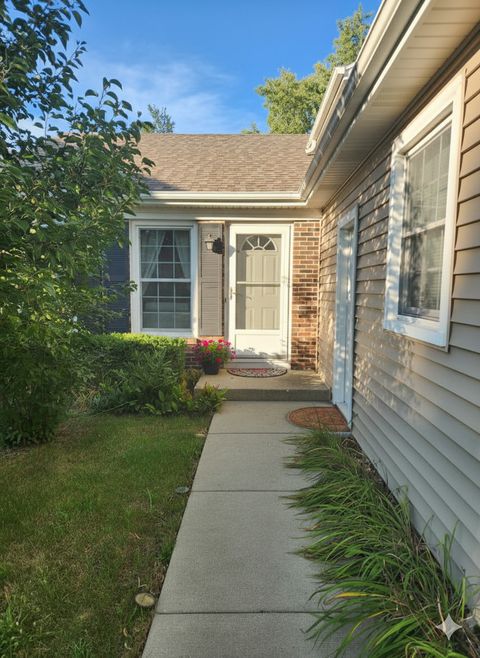 Tiny photo for 700 N Lakeside Drive, Vernon Hills, IL 60061 (MLS # 12562645)