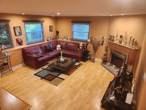 Tiny photo for 700 N Lakeside Drive, Vernon Hills, IL 60061 (MLS # 12562645)