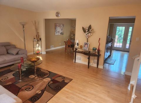 Tiny photo for 700 N Lakeside Drive, Vernon Hills, IL 60061 (MLS # 12562645)