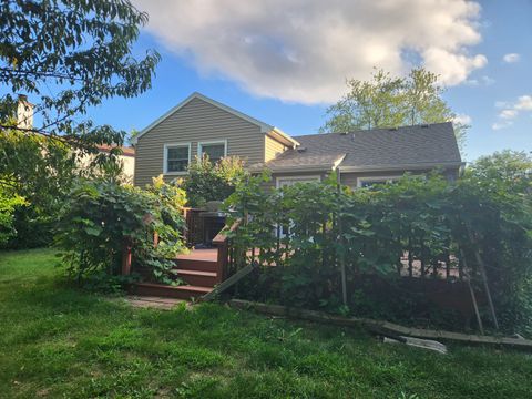 Tiny photo for 700 N Lakeside Drive, Vernon Hills, IL 60061 (MLS # 12562645)