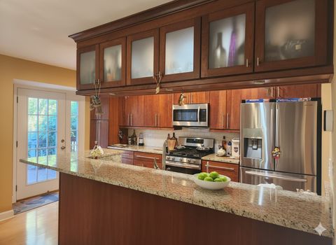 Tiny photo for 700 N Lakeside Drive, Vernon Hills, IL 60061 (MLS # 12562645)