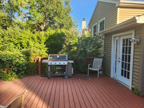 Tiny photo for 700 N Lakeside Drive, Vernon Hills, IL 60061 (MLS # 12562645)