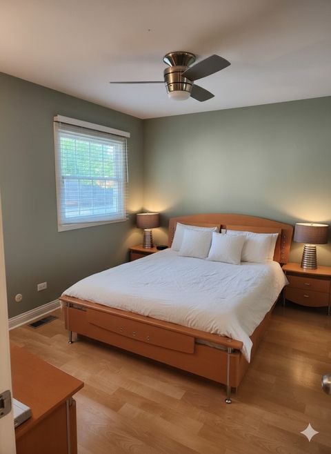 Tiny photo for 700 N Lakeside Drive, Vernon Hills, IL 60061 (MLS # 12562645)