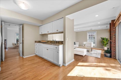 Tiny photo for 1414 Pebblecreek Drive, Glenview, IL 60025 (MLS # 12482620)