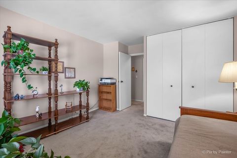 Tiny photo for 1605 E Central Road #301A, Arlington Heights, IL 60005 (MLS # 12658025)