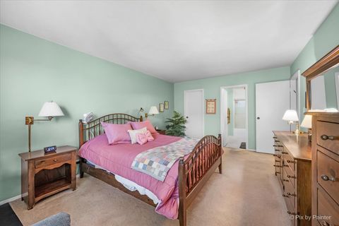 Tiny photo for 1605 E Central Road #301A, Arlington Heights, IL 60005 (MLS # 12658025)
