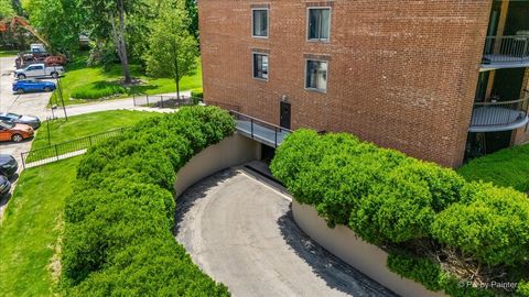 Tiny photo for 1605 E Central Road #301A, Arlington Heights, IL 60005 (MLS # 12658025)