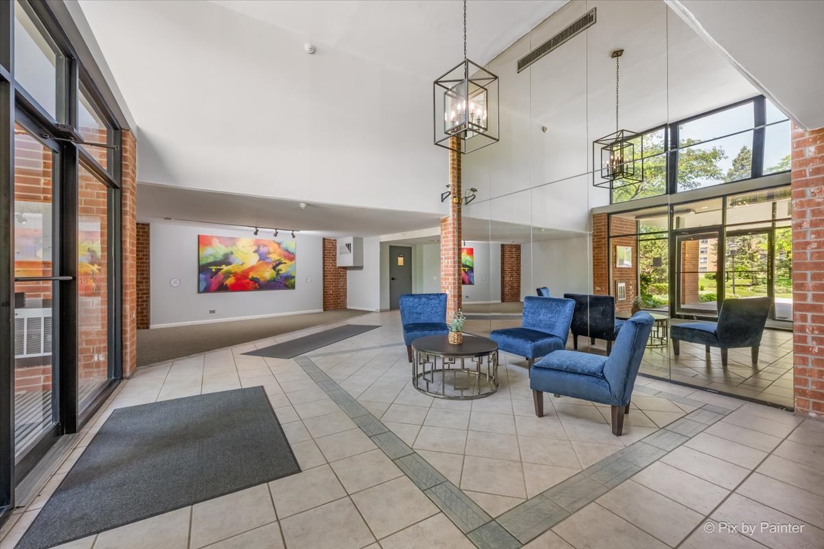 1605 E Central Road 301A