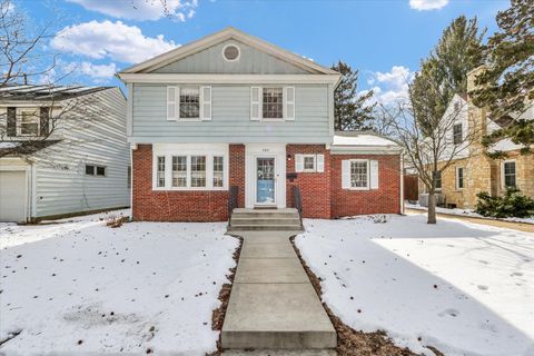 Photo of 209 W Vermont Avenue, Urbana, IL 61801 (MLS # 12551796)