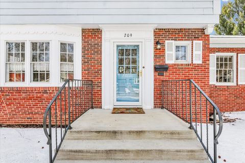 Tiny photo for 209 W Vermont Avenue, Urbana, IL 61801 (MLS # 12551796)