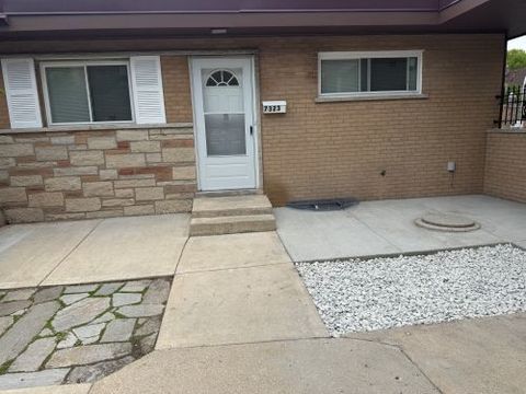 Photo of Chicago, IL 60645 (MLS # 12639014)