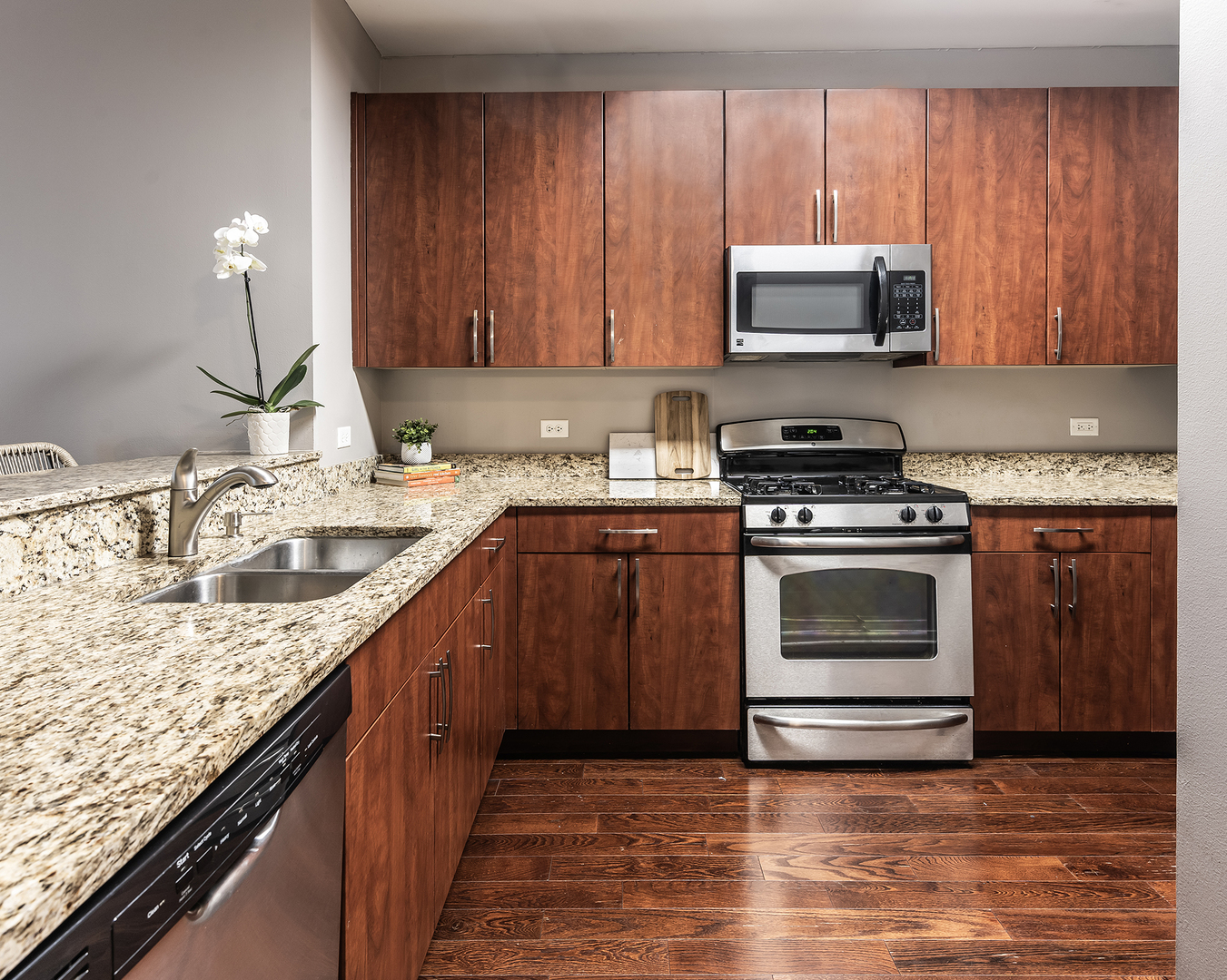 757 N Orleans Street 610